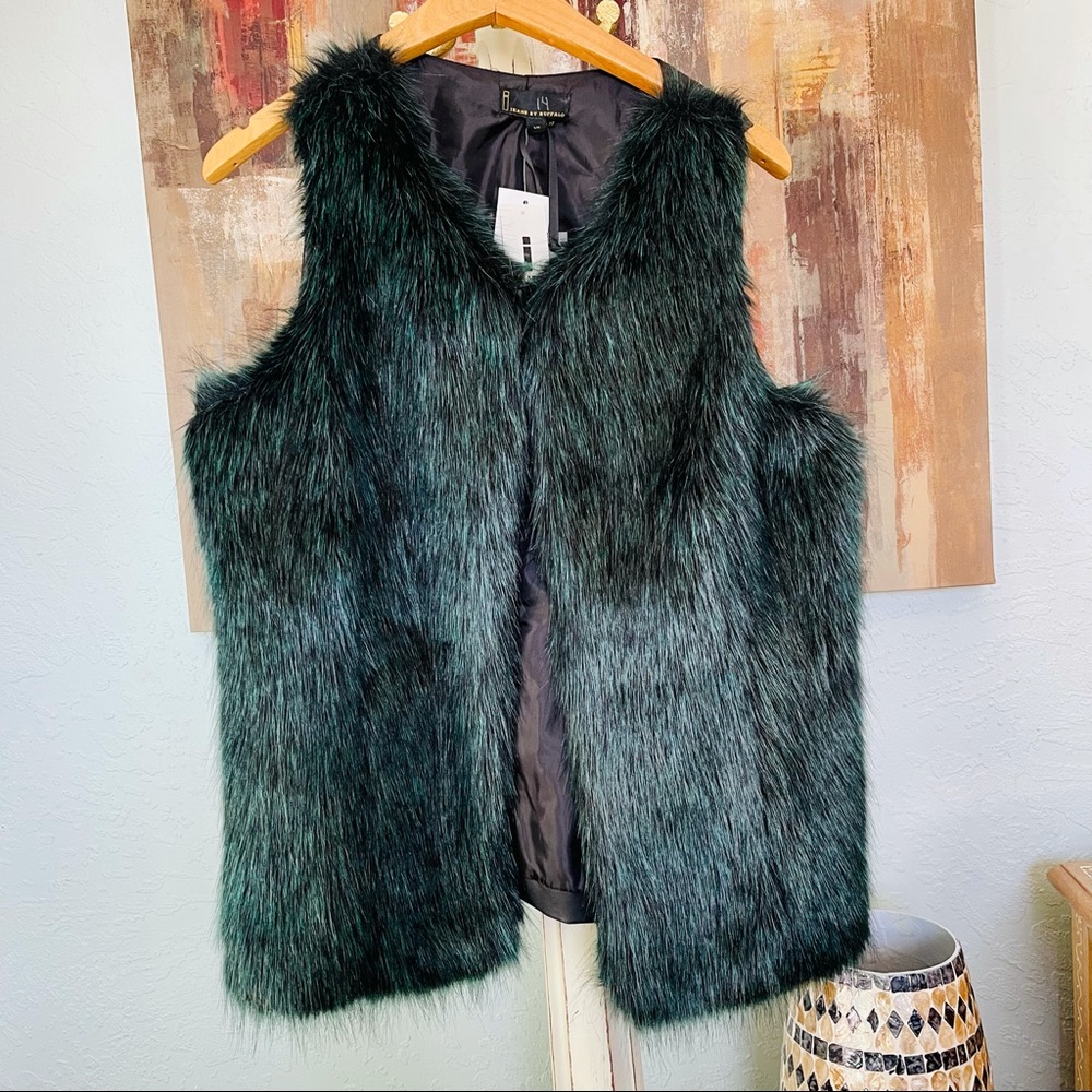 Green Faux Fur Vest I Jeans by Buffalo